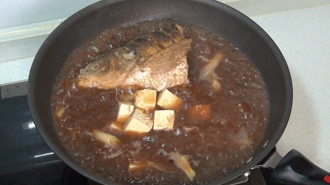 鱼头不是只能炖鱼汤,这样做更受欢迎