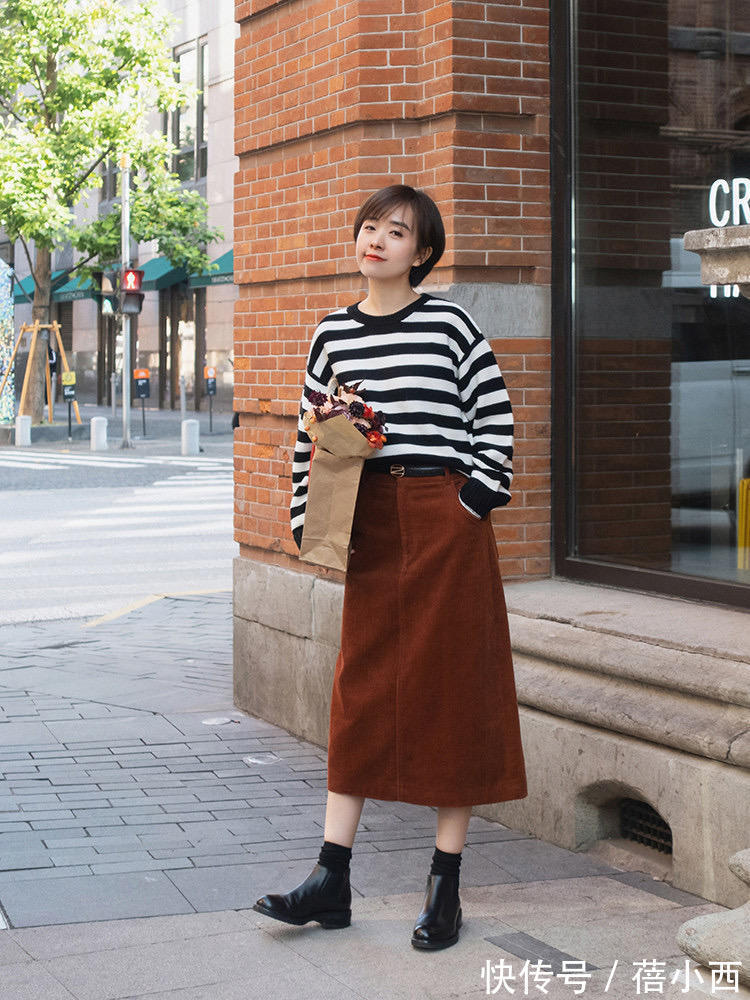 博主 今年还是穿“毛衣”最优雅,学博主这样搭配半身裙、高腰裤真高级