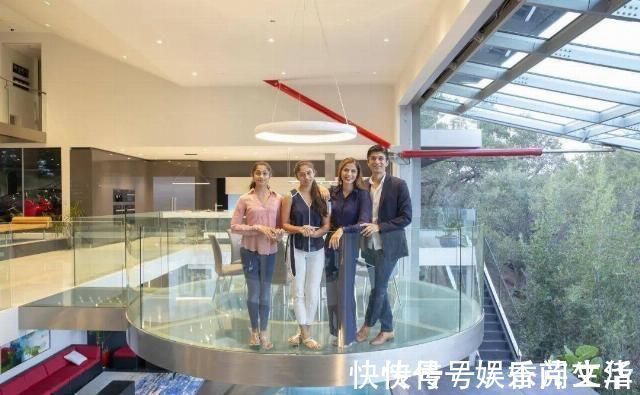 升降板|为了给老公圆梦,她砸7000万耗时三年把家改成“宇宙飞船”,网友这妻子从哪找的