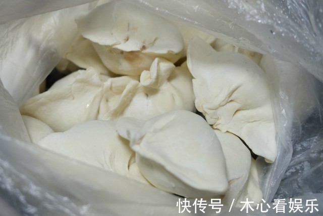 饺子别再煮了，试试这个做法，面粉水比例调配好，冰花又焦又脆！