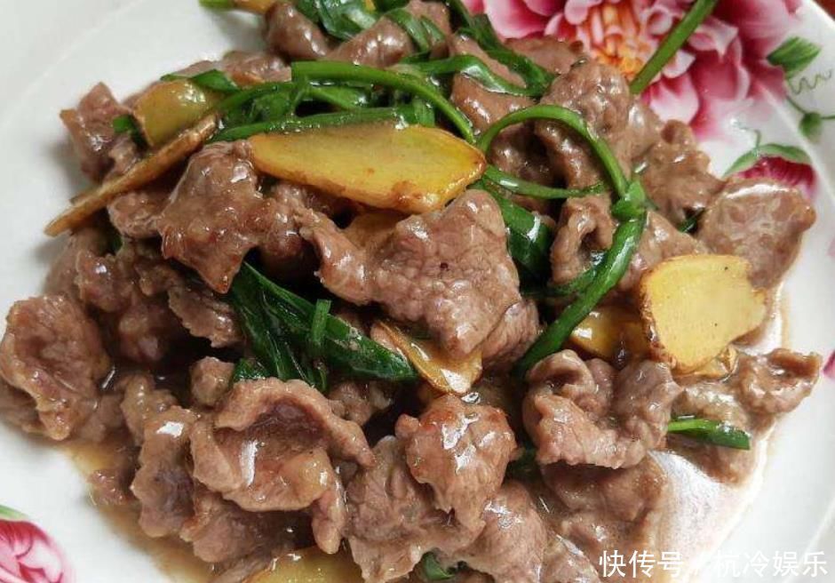 炒牛肉时,下锅前多做一步,牛肉鲜嫩爽滑,不老不柴还不粘锅