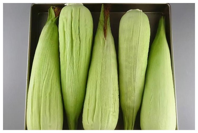 玉米|保存玉米,有人先煮后冻,有人直接冻,这么做才对!玉米鲜甜如初