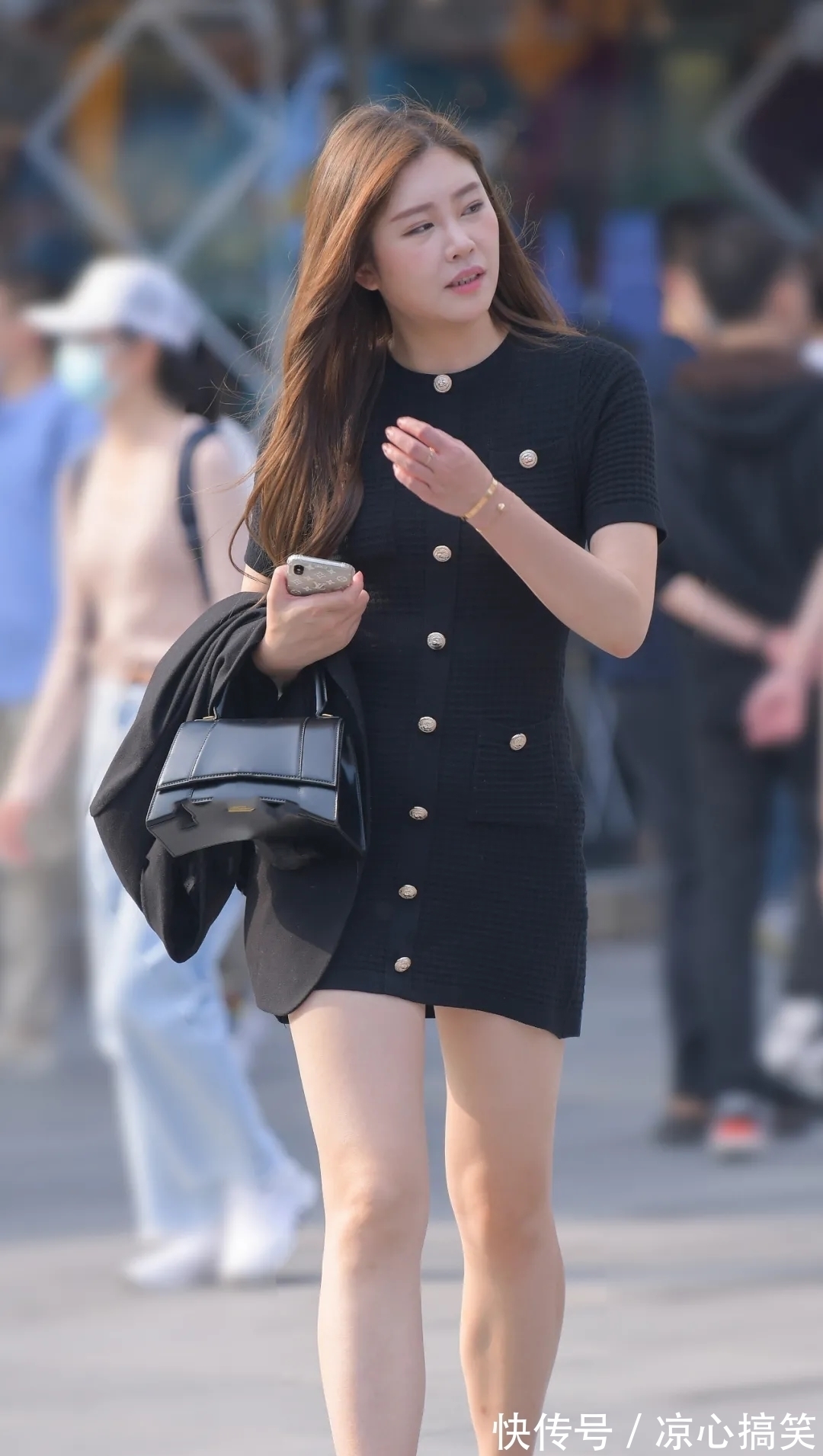 一步裙 白色衬衫搭配黑色一步裙,美的气质优雅又迷人