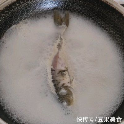 鲫鱼汤|爆好吃！吃这菜鲫鱼汤，米饭你得多备点