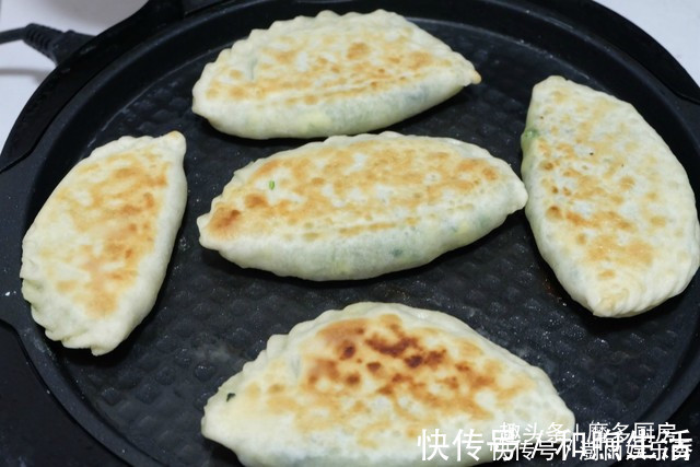 面粉|菜盒子薄皮大馅特好吃,面粉不用开水烫,放多久都不会硬!