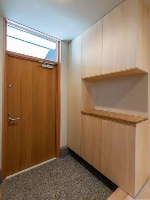 鞋凳|玄关做成下沉式,哪怕面积再小都能坐着换鞋,漂亮实用,家里还没灰!