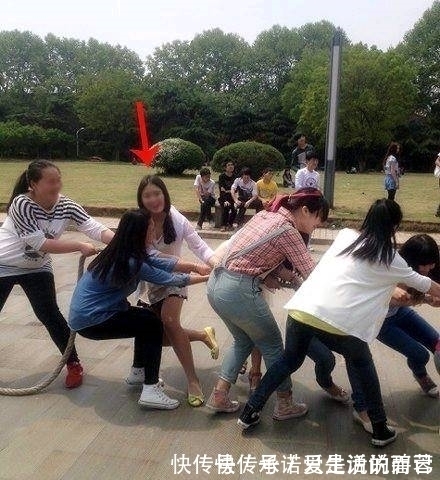 |搞笑图片幽默段子笑话:妹子你在干嘛呢,感觉没有出力啊?哈哈哈