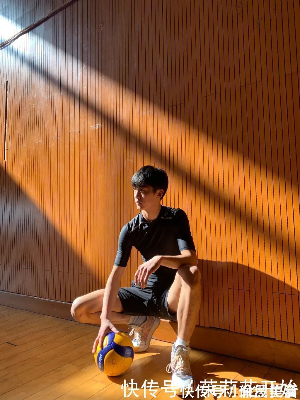 腹肌|190cm大长腿体育生，8块腹肌公狗腰，薄肌小奶狗满满少年感