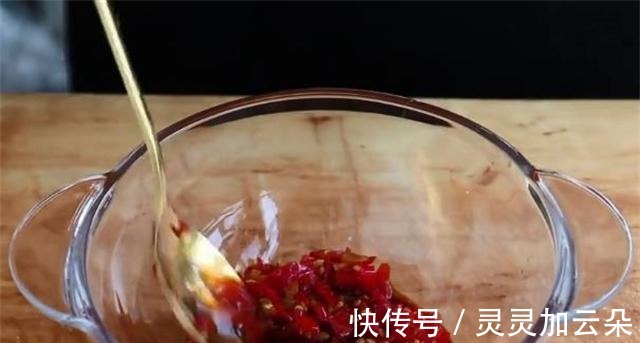 豆腐别再炒着吃,教你新吃法,做法简单快速,开胃又下饭,太香了!