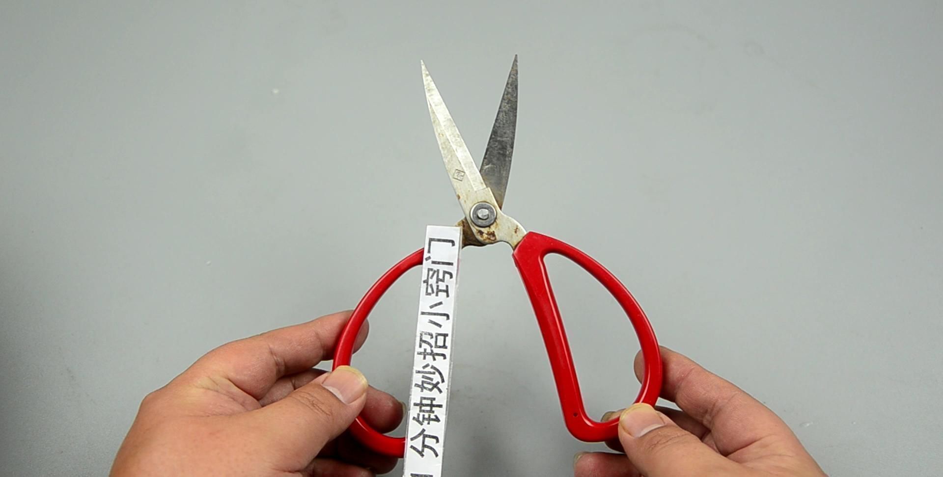 大米|剪刀插进大米里,原来并不是迷信,用途拿钱难买,叮嘱家里人