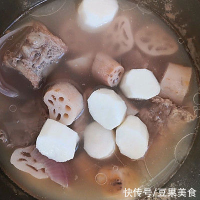 吃对莲藕山药炖脊骨，每一口都是极致享受