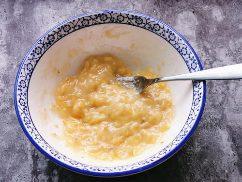 香蕉鸡蛋饼|随手做的早餐饼，火了朋友圈，网友：香甜软糯又好吃，关键是简单