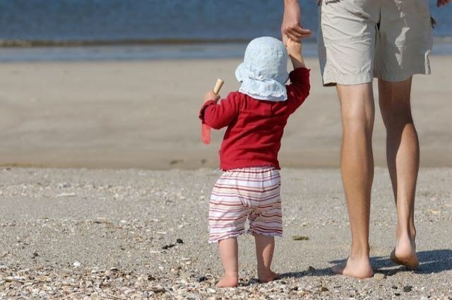 抱抱|宝宝会走路反而更要“抱抱”?妈妈千万不要“冤枉”宝宝懒