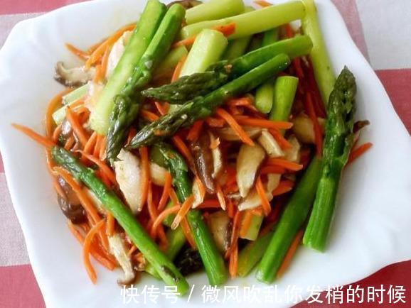 芦笋胡萝卜炒香菇，萝卜焖牛腩，栗子焖鸡翅这几道家常菜的做法