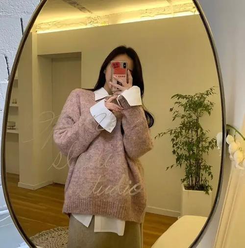 还在单穿毛衣？“衬衫＋毛衣”的叠搭才够吸睛！时髦显瘦还洋气