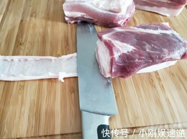猪肉别冻进冰箱了，农村奶奶教我4个土方法，不解冻，和鲜肉一样