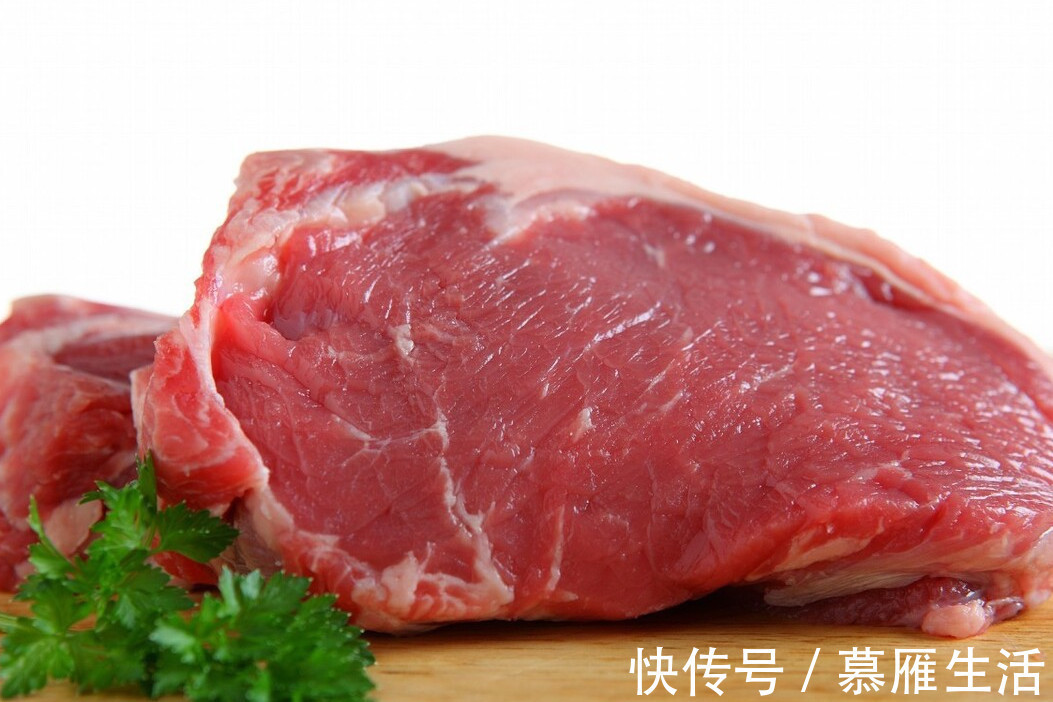 肉质|买牛肉时，别再被商贩忽悠了，牢记3不买技巧，肉质新鲜口感好