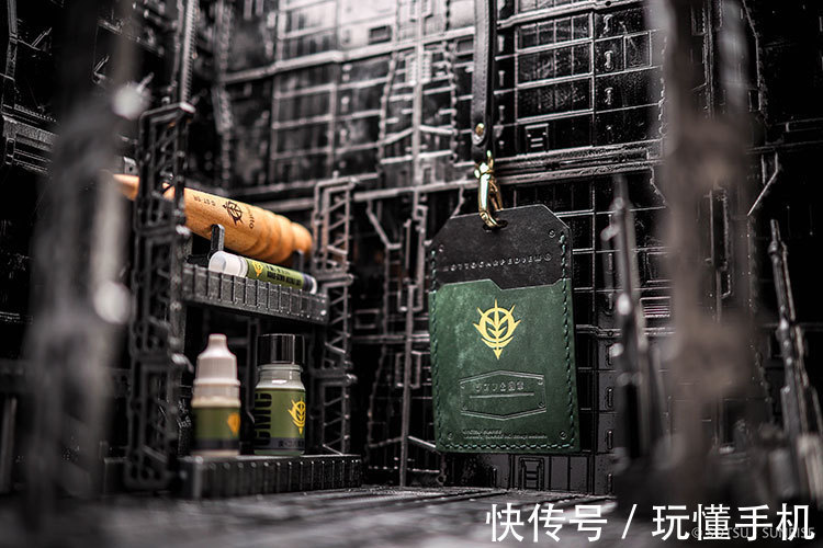 皮革 高达联名皮革产品:三大经典招牌机甲均亮相