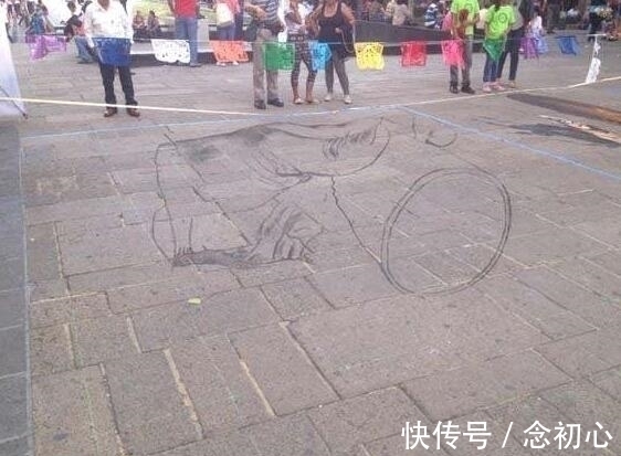 画画&用粉笔在地上画画,涂上颜色,路人都不相信自己的眼睛