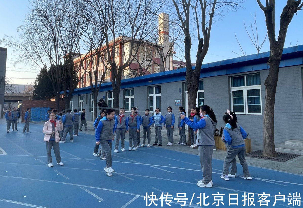 成绩单|体育课主打游戏和比赛，这所学校亮出学生体测成绩单