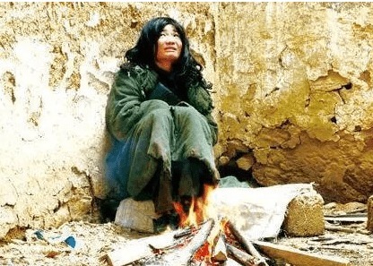 父母|吃饭靠喂,连路都不舍得让他走,被父母极度宠坏的杨锁,后来呢?