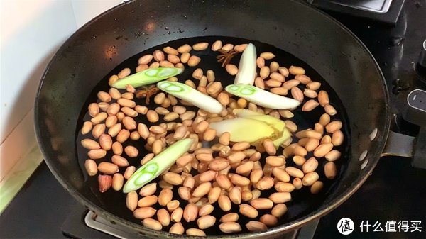 这道菜|花生加一把芹菜，居然这么好吃