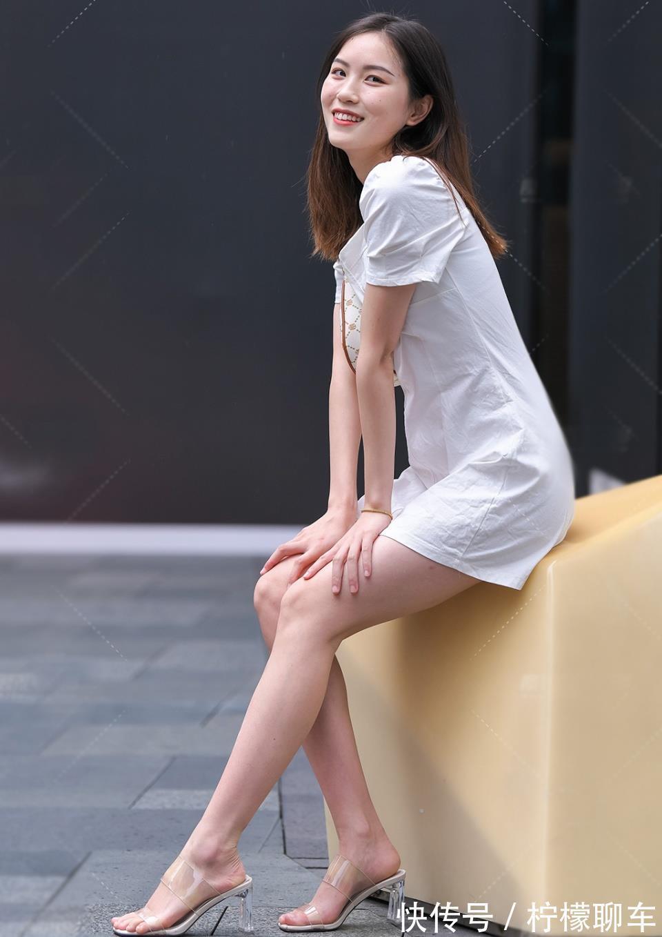 纯白款|棉质连衣裙,轻松穿出夏日质朴的美,素色搭配显气质又美丽大方