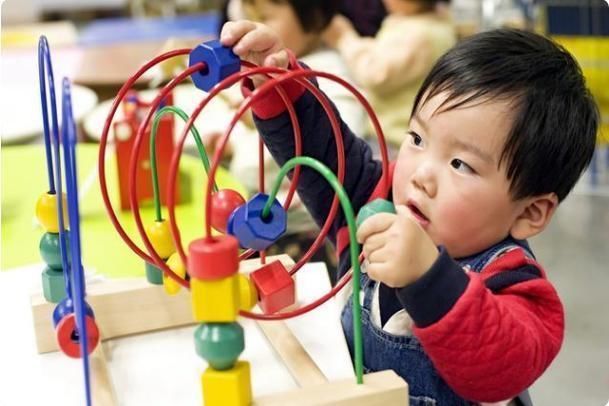 父母|“妈妈,我不买!”父母的“穷人思维”,正在限制孩子的未来发展