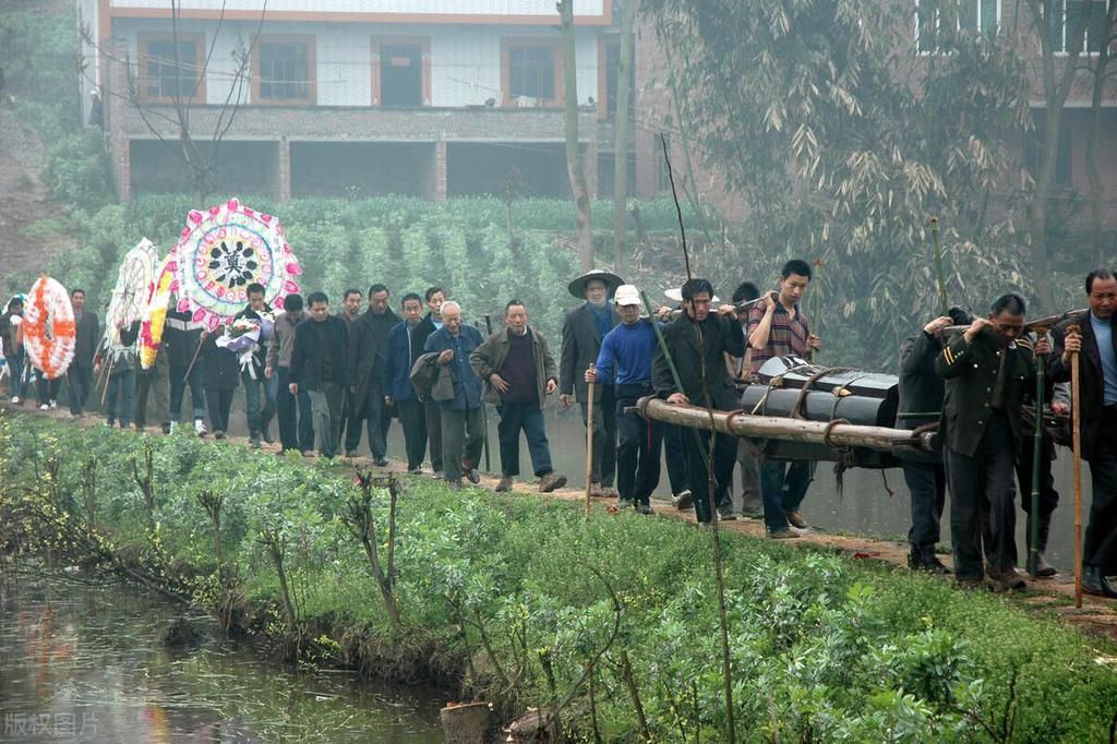  传统文化|土葬好还是火葬好？北大教授为什么呼吁土葬？