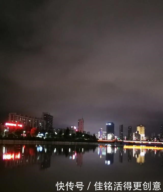 佛塔|雨夜远眺南郭寺佛塔，虽无南山晚钟却隐隐透着盛唐诗意