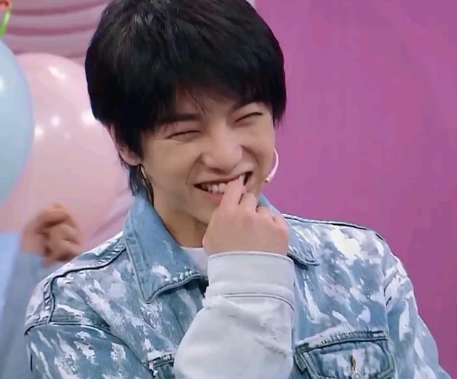 王牌对王牌这期还可以，毕竟都是综艺咖，笑点挺多的