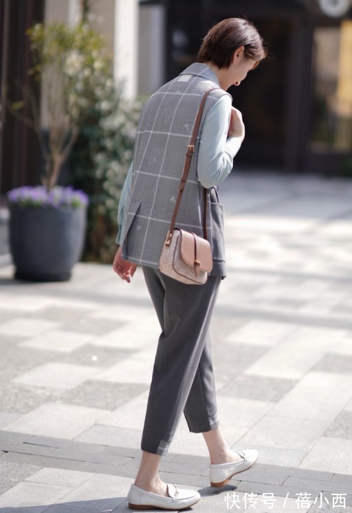 毛衣|时尚达人现在穿的鞋子不再是小白鞋,而是乐福鞋,简约高级有气质