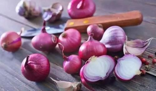 买洋葱时,选“紫色”还是“白色”好?很多人不知道,涨知识了