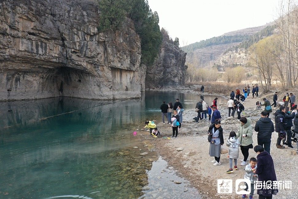 济南：山村一潭碧水犹似小桂林 成游客打卡地