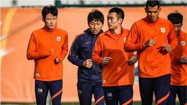 國足|李鐵有8家公司，中超16隊(duì)欠薪統(tǒng)計(jì)出爐，魯能否奪雙冠在于足協(xié)杯