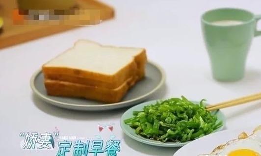 媳妇儿|秦海璐赖床不起，42岁生活不能自理，王新军包揽家务贴身伺候