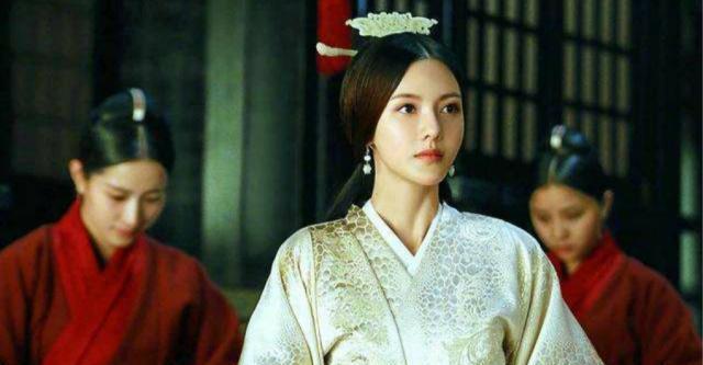 皇后|此女3岁时父亲亡故,相士说命带桃花母仪天下,日后果真应验