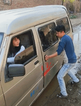 |搞笑GIF:这是谁家的闺女