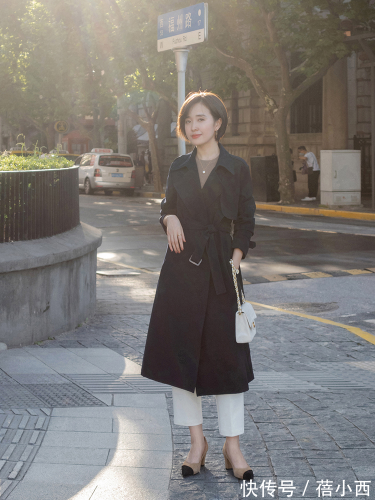 搭配|40岁女人穿风衣要“大气”,get这4个搭配重点,气质不俗反而高级
