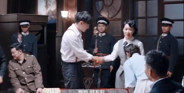 那英脚踢杨紫,称杨紫是假单纯、心眼多,杨紫看到那英眼神都害怕