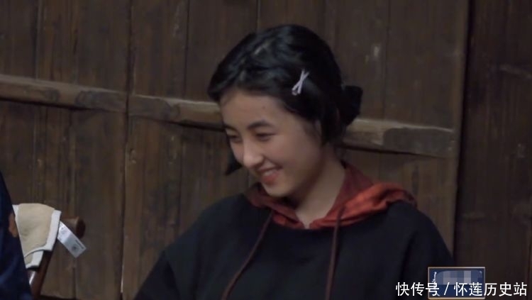 张子枫|19岁的张子枫素颜夸张吗?不怕镜头怼脸,与杨紫同款也不输