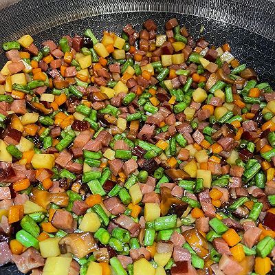 电饭煲|腊肉豆角焖饭