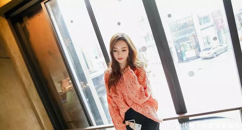 丝袜|大长腿丝袜——孙允珠 粉红色上衣黑丝袜似邻家少女,慢慢少女心