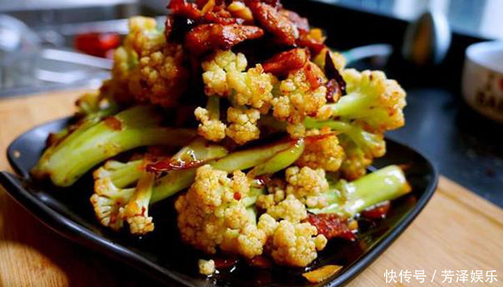 女人想要别人皮肤好,常吃三种美食,补水养颜,防止肌肤衰老