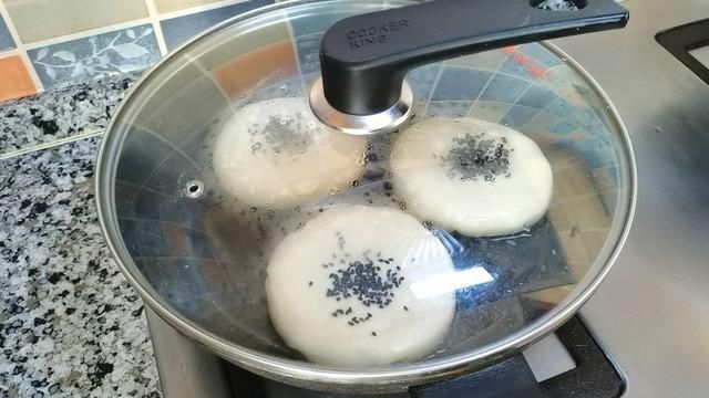 绿豆沙馅|半烫面馅饼，皮薄馅大，放凉了也不会硬，做法简单，老少都爱吃