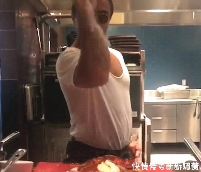 “撒盐哥”牛肉馆生意变差，现在连甜品都卖越来越像大杂烩店