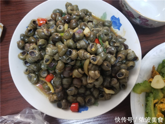 陪男友回老家,准婆婆亲自下厨庆祝,上桌后我的筷子全程没停过!