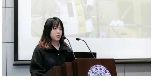 楊倩久違亮相！素顏穿吊帶褲，胖得快認(rèn)不出，斥資30萬建立基金