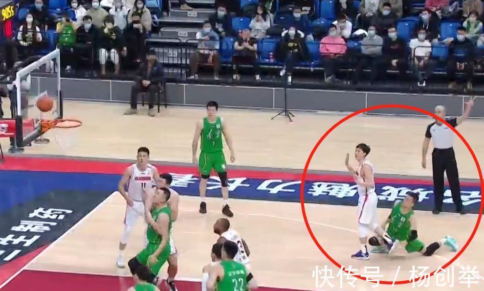 赵继伟|双标!为何朱旭航投篮劈叉会遭批评?而郭艾伦、赵继伟却可忽略?