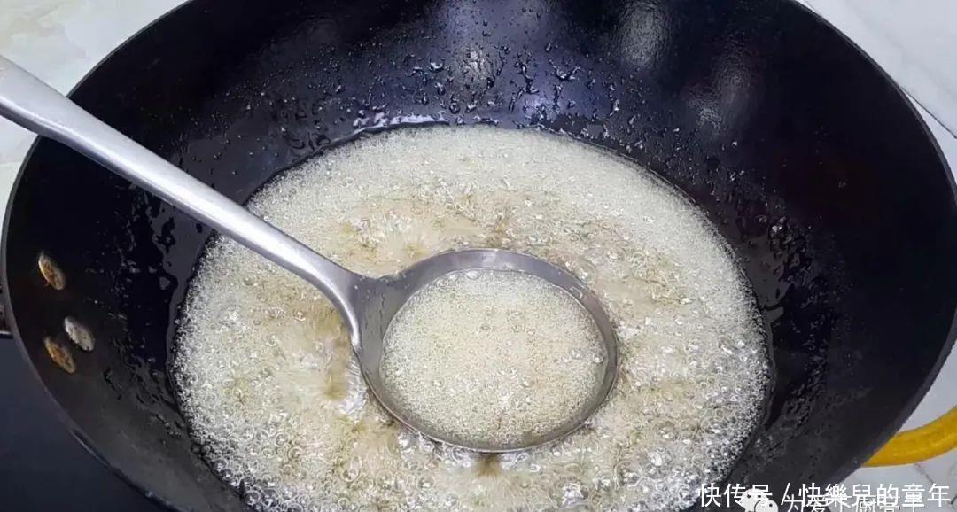 在家自制沙琪玛的做法,掌握关键技巧,松软香甜,新手一次就成功